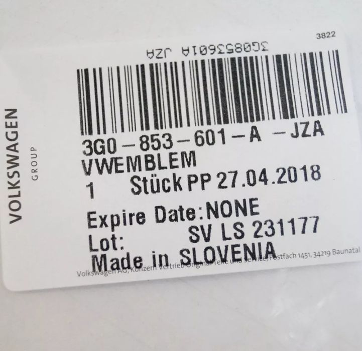 Эмблема решетки радиатора grill Passat golf jetta 3G0853601AJZA