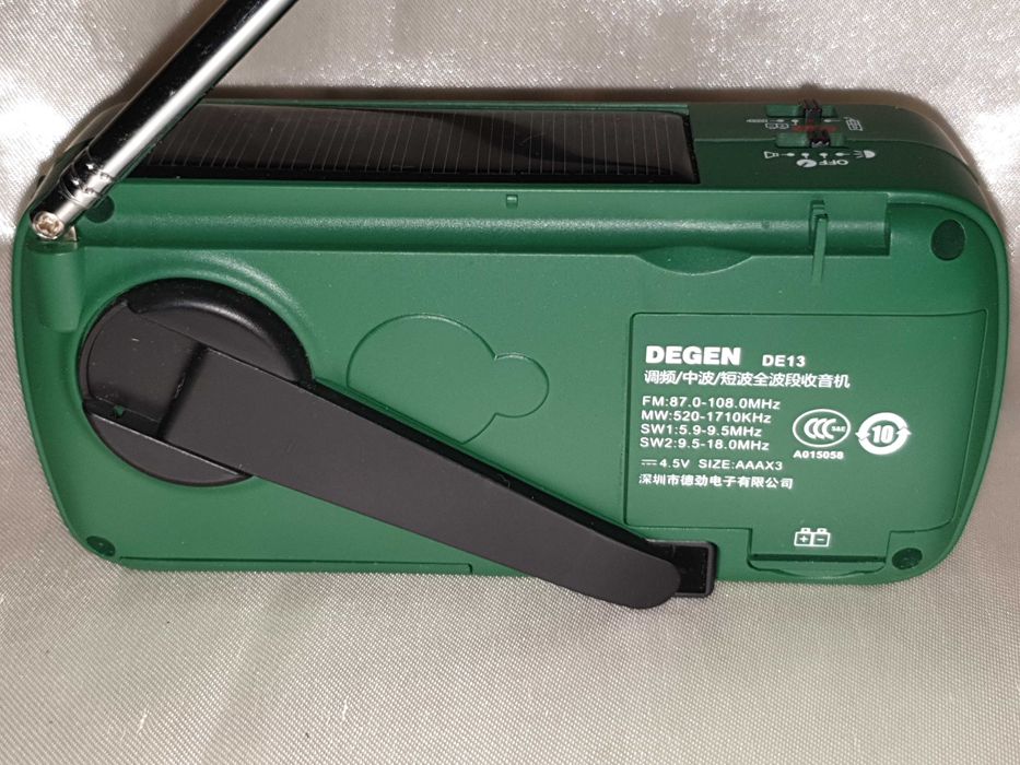 Rádio de Emergência c/ Manivela Manual, Painel Solar, Lanterna, Alarme