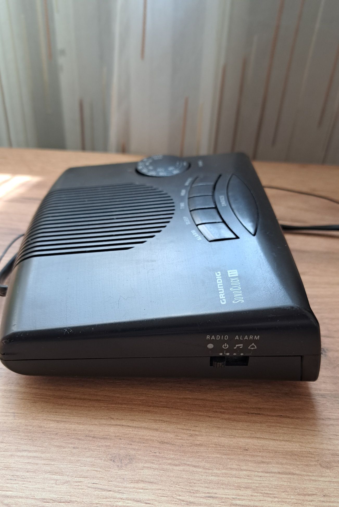 Radio-budzik GRUNDIG, stan bdb.