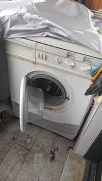 Máquina de lavar/secar roupa avariada