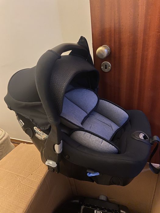 Carrinho de bebe e ovo jané