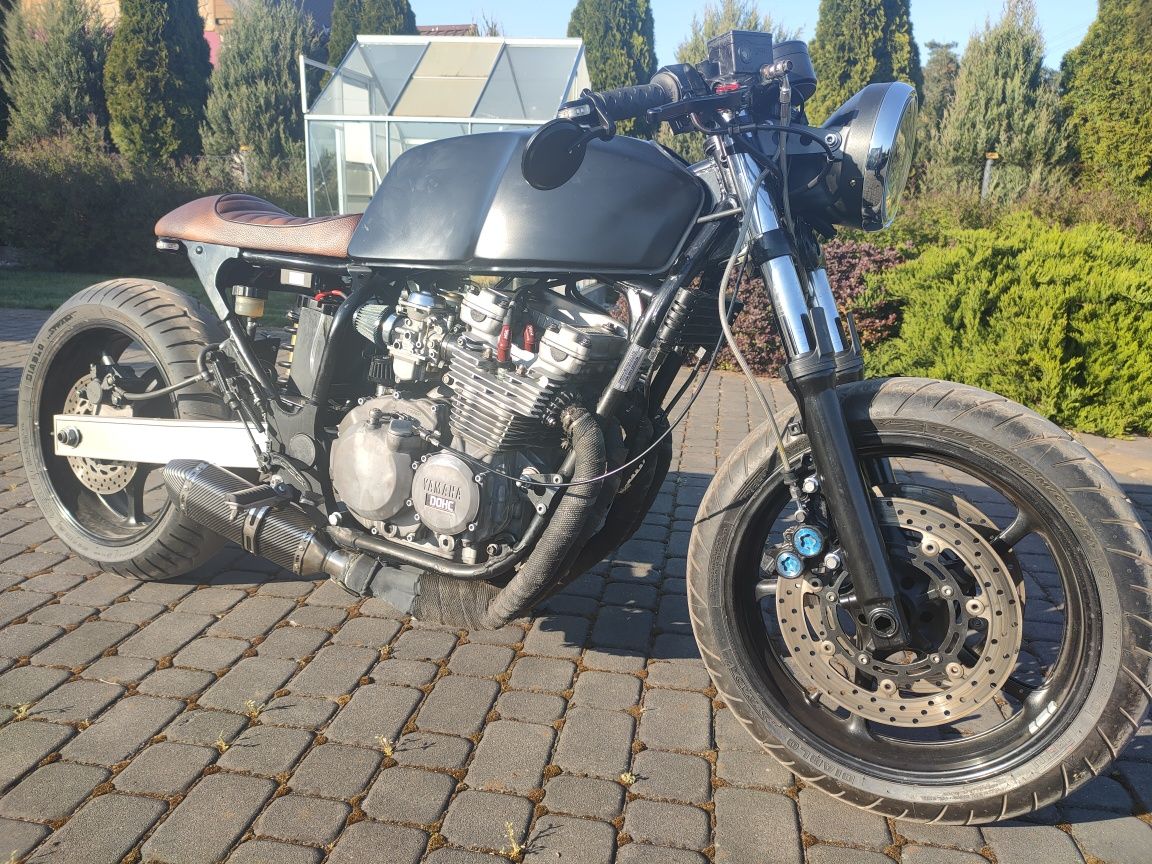 Cafe racera Yamaha 600