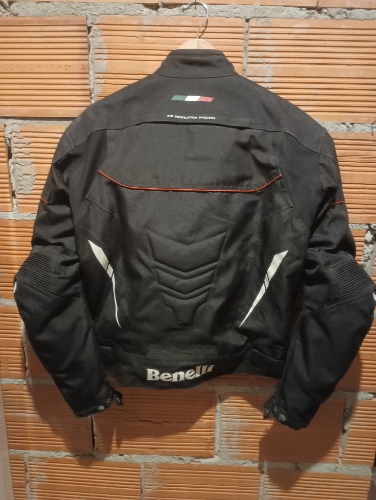 Casaca de mota com proteções da Benelli