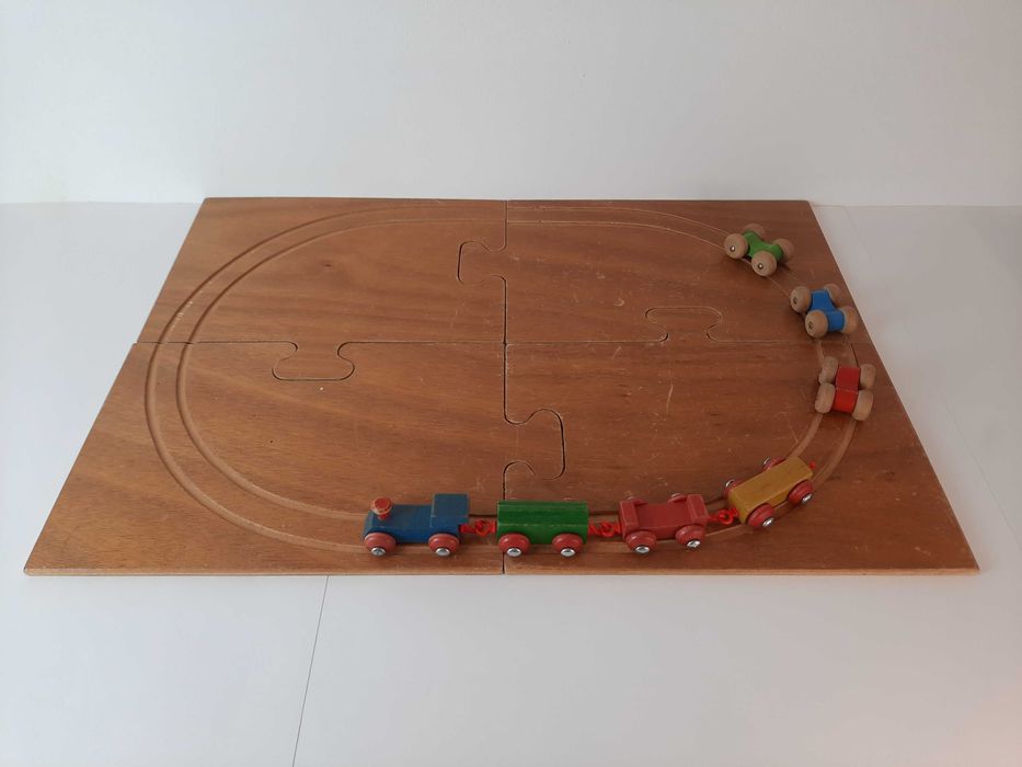 Brinquedo antigo/ Pista de comboios em madeira