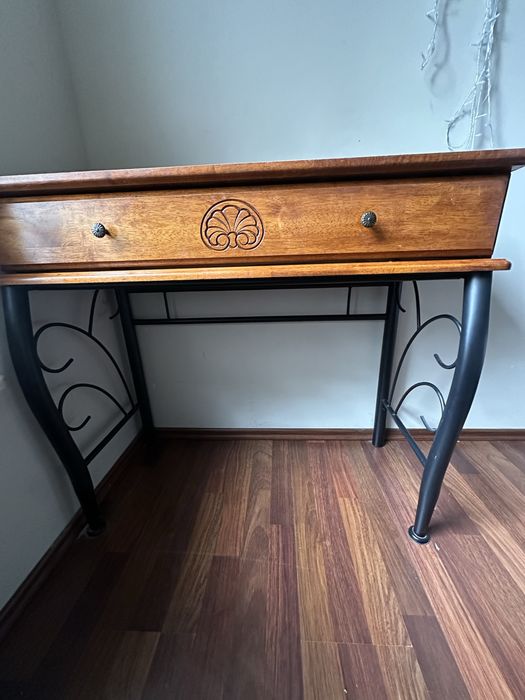 Toaletka w stylu kolonialnym
