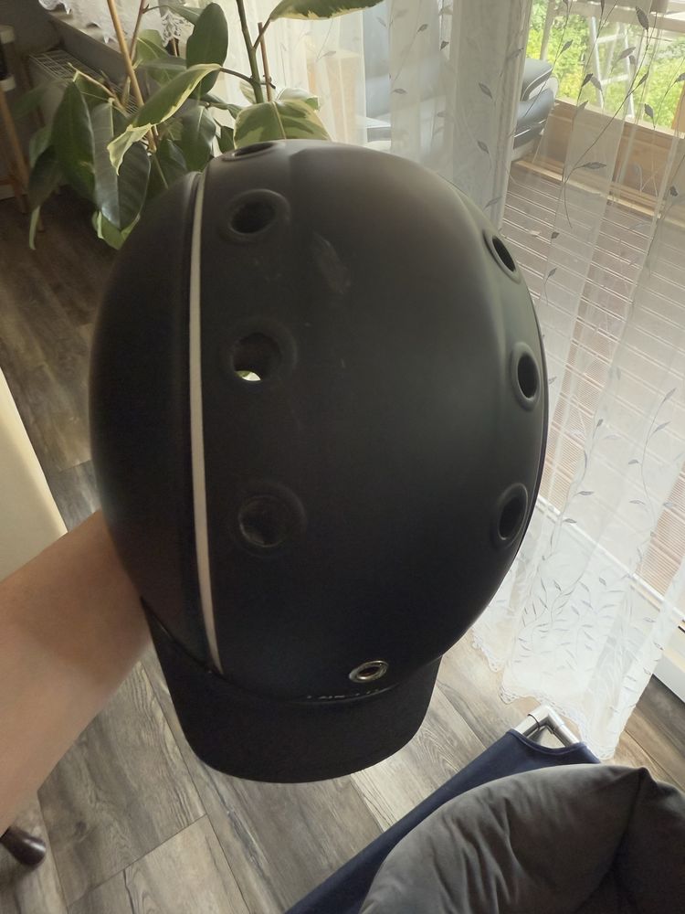 Kask jeździecki firmy casco