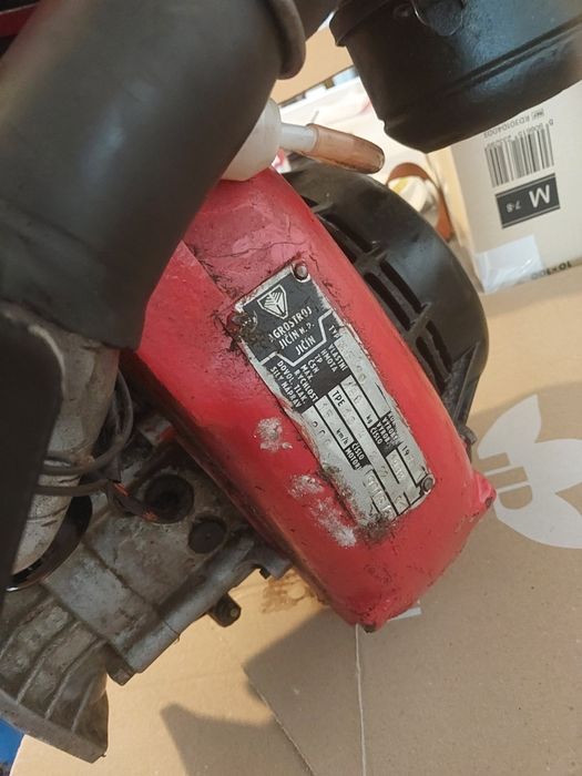 Silnik mf 70 w całości lub na czesci szarpak iskrownik