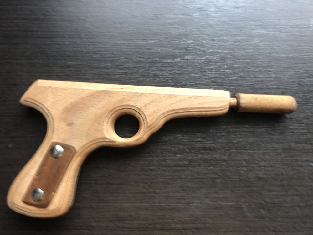 Дерев’яний пістолет з глушителем