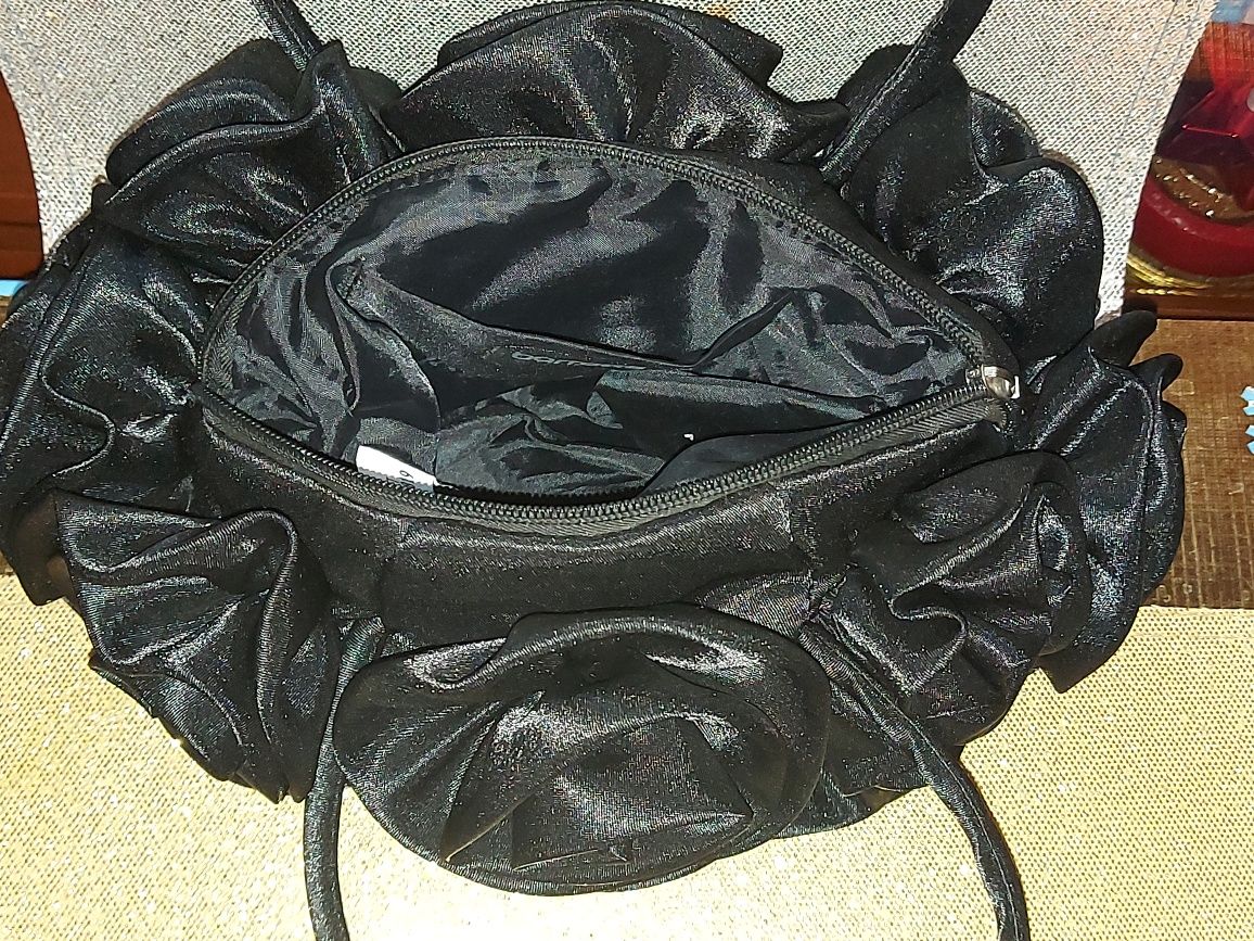 Śliczna unikatowa elegancka   torebka model Bouguet firmy Barratts UK