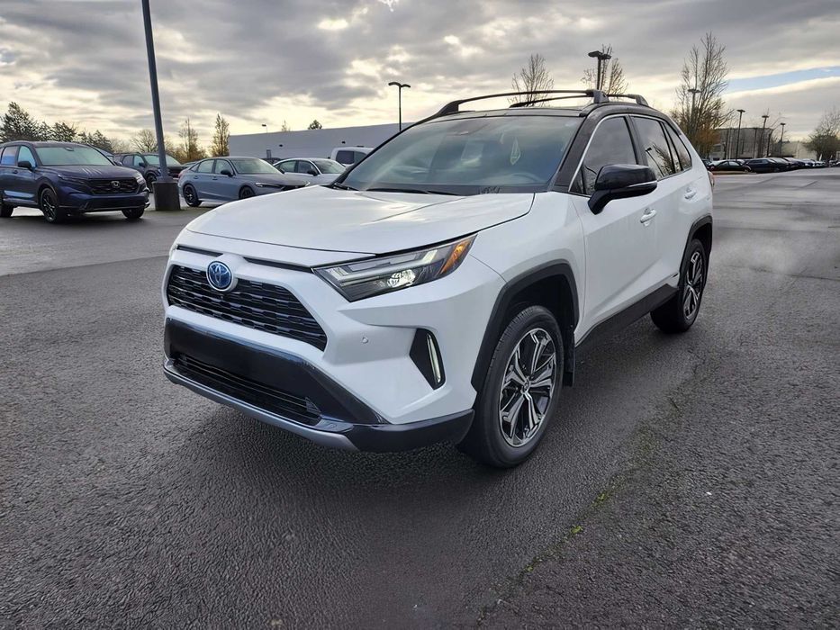 Toyota RAV4      2023
