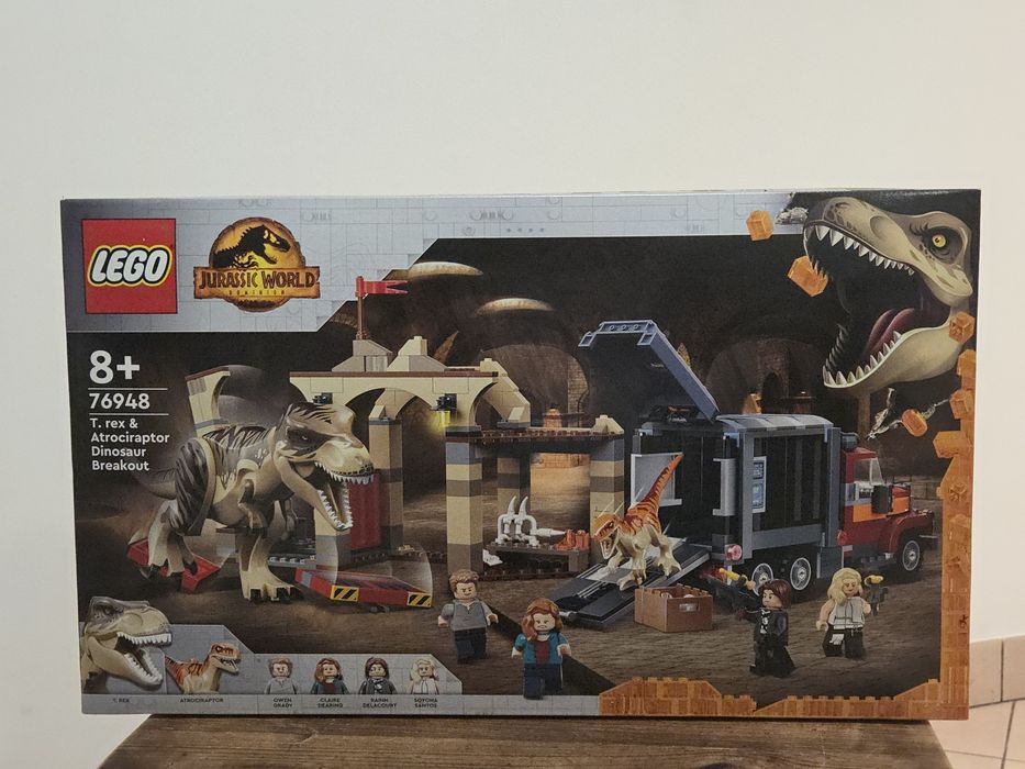 LEGO 76948 Jurassic World - Ucieczka tyranozaura i atrociraptora