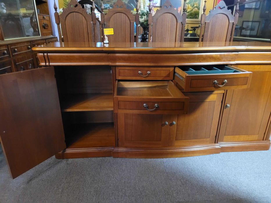 Aparador em madeira maciça- óptimo estado e qualidade