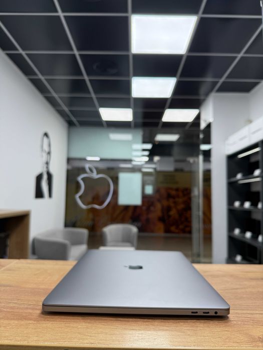 MacBook Pro 16 2019 { i7 | 16gb | 512 SSD | AMD 5300-4gb } 30419SV