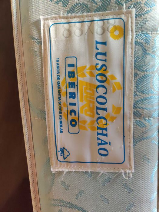 Cama de solteiro com colchão