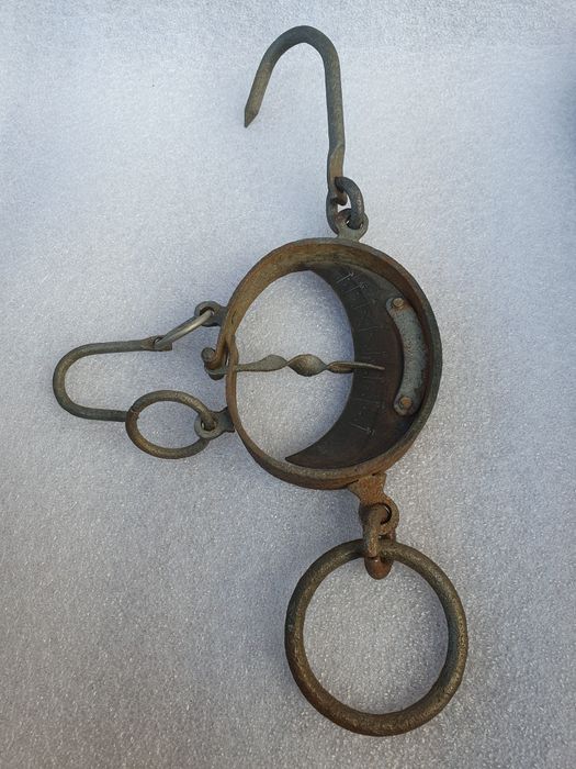 Stara, zabytkowa, waga księżycowa.