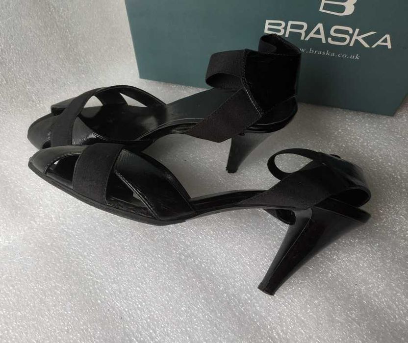 Женские босоножки лакированные. Жіночі босоніжки лаковані