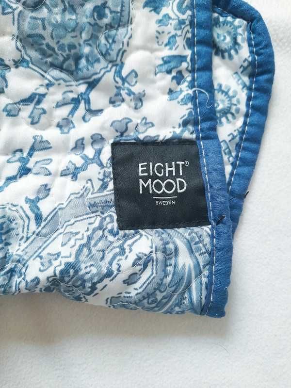Dwustronna piękna narzuta na łóżko marki premium Eight Mood Sweden