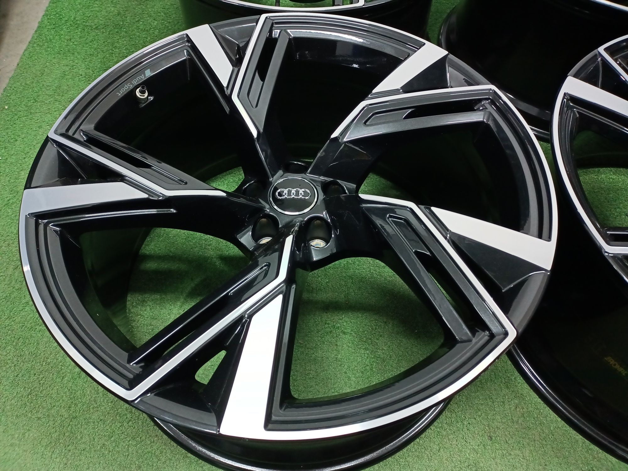 Audi Sport 22" felgi 5x112 et19 OEM Audi 4K0 Q8 Q7 A8 A7 A6 RS6 RS7