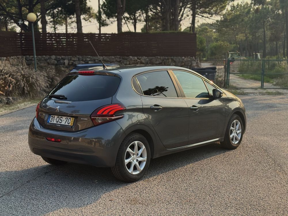 Peugeout 208 1.2 - Excelente estado