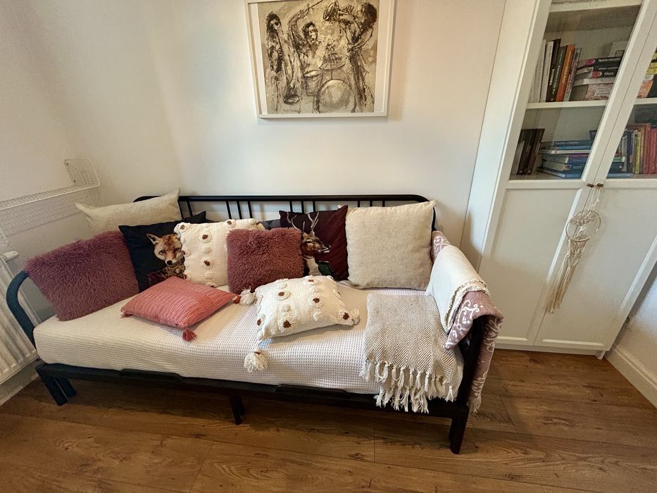 Łóżko rama leżanki Ikea FYRESDAL + dwa materace + dwa prześcieradła