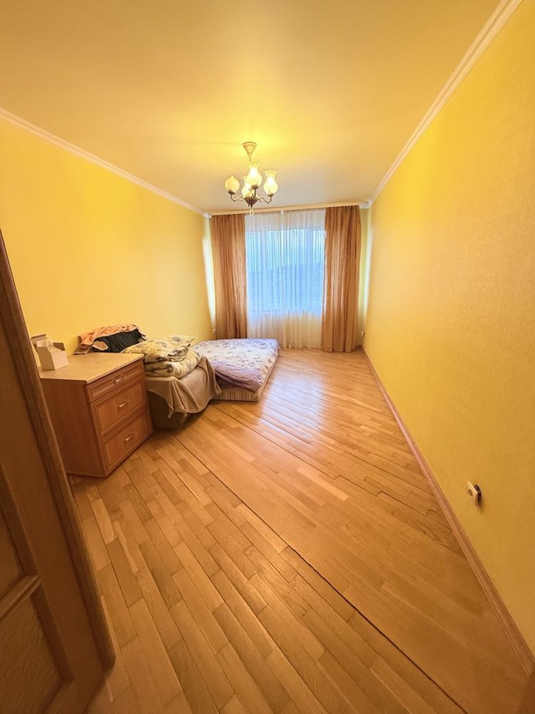 Продаж 3 кім квартири по вул. Лазаренка (80 м. кв.)
