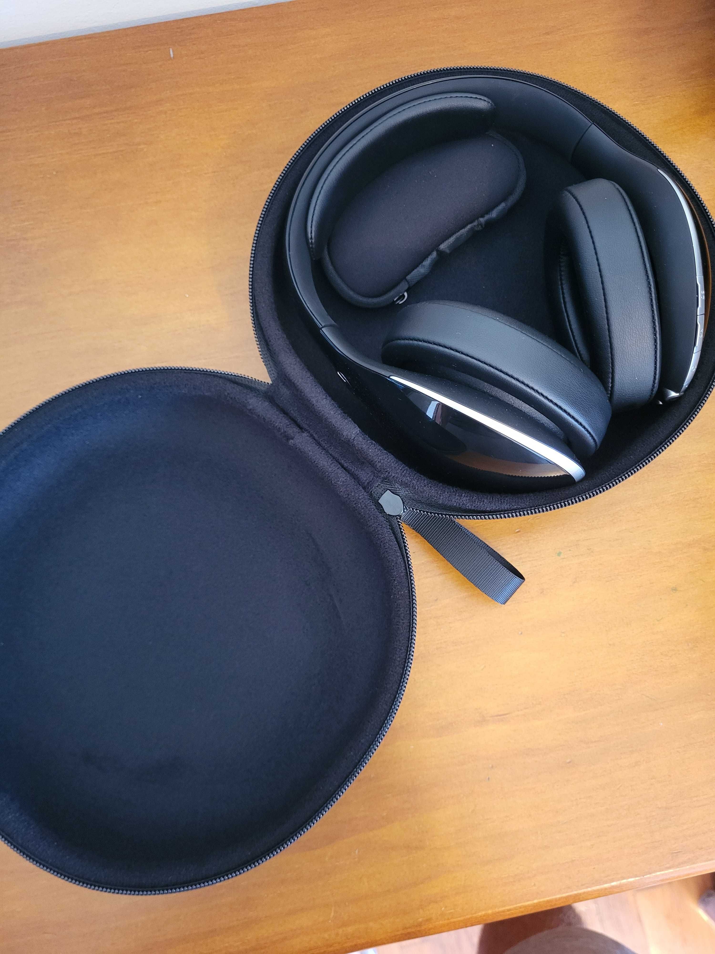 Headphones Mercedes-Benz capa protetora