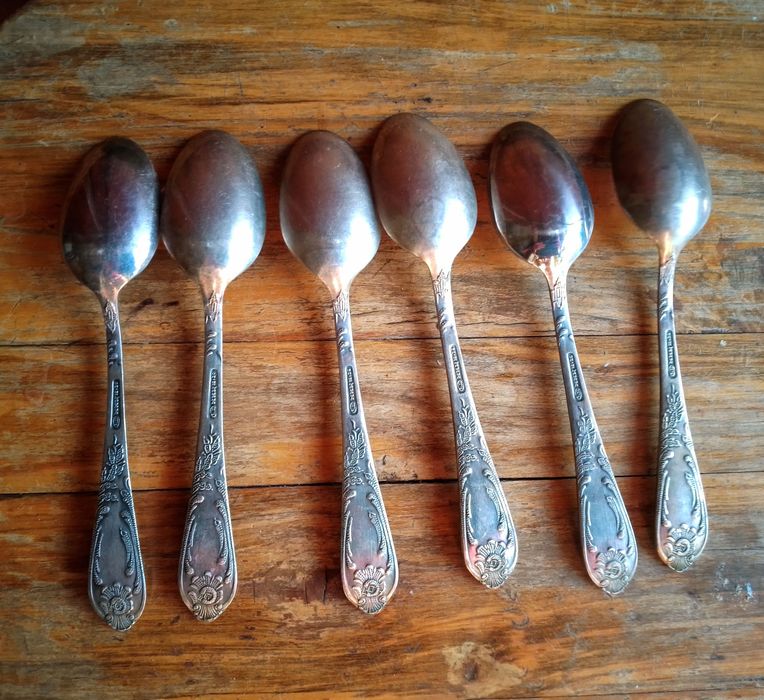 Хорошее состояние! Ложки мнц чайные в коробке! Мнц СССР!