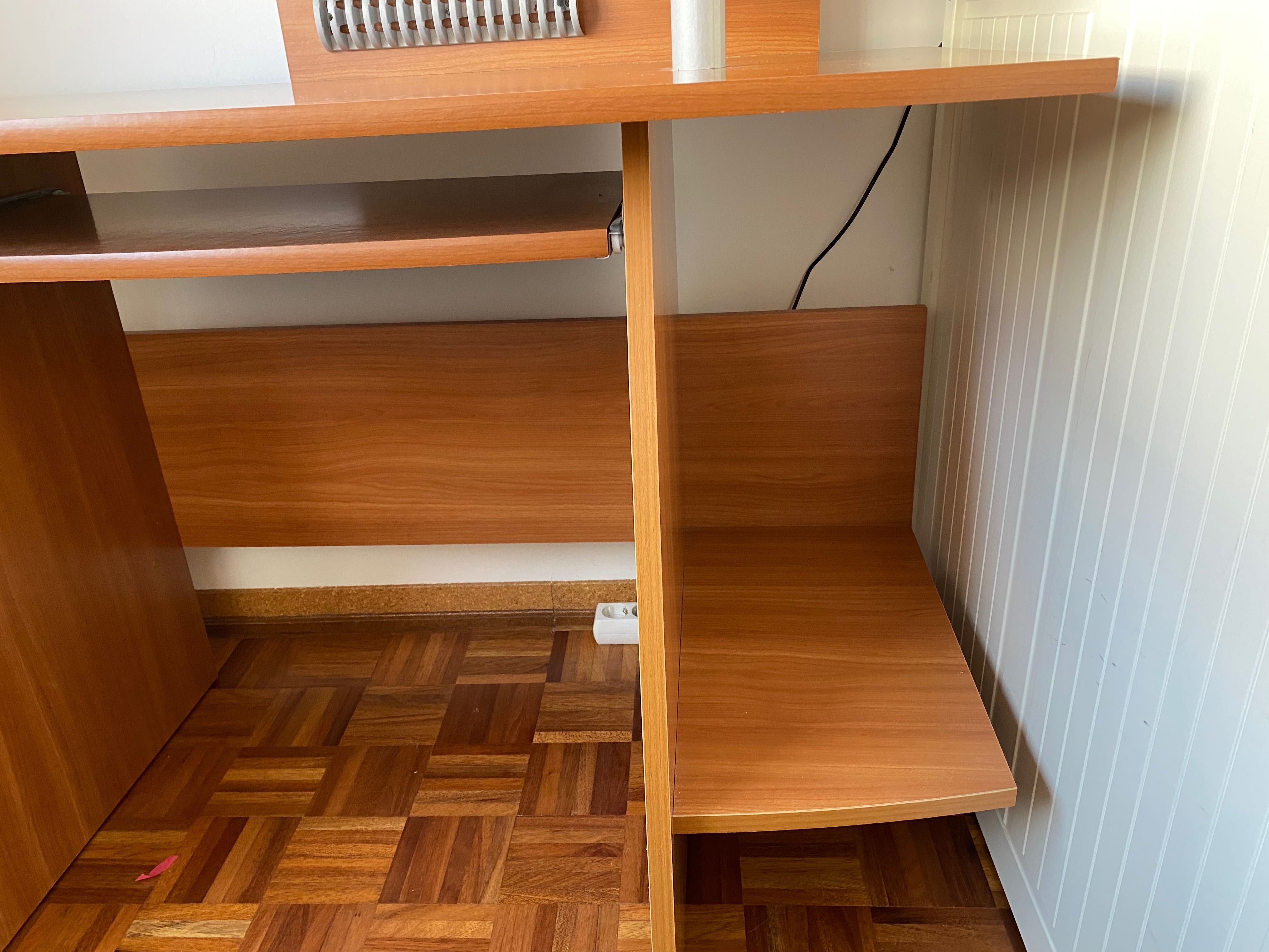 Secretária para computadores