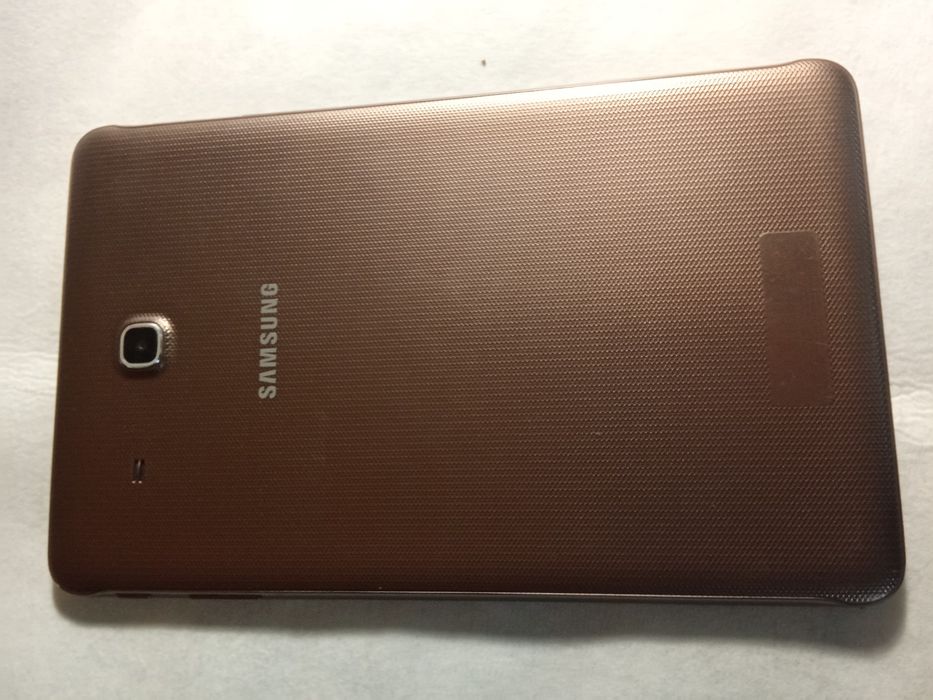 Планшет Samsung galaxy tab E sm-t561 9.6 дюймів андроїд 7.1
підтримує