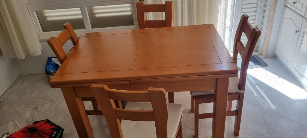 Mesa cozinha impecável