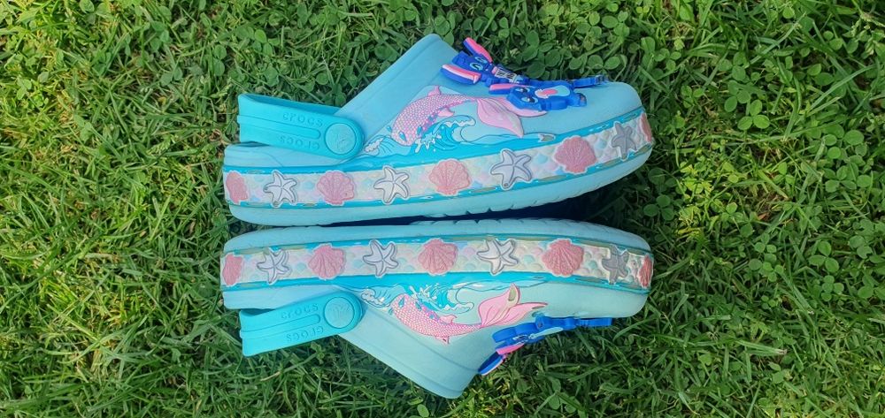 Crocs j2 z przypinkami roz  33-34