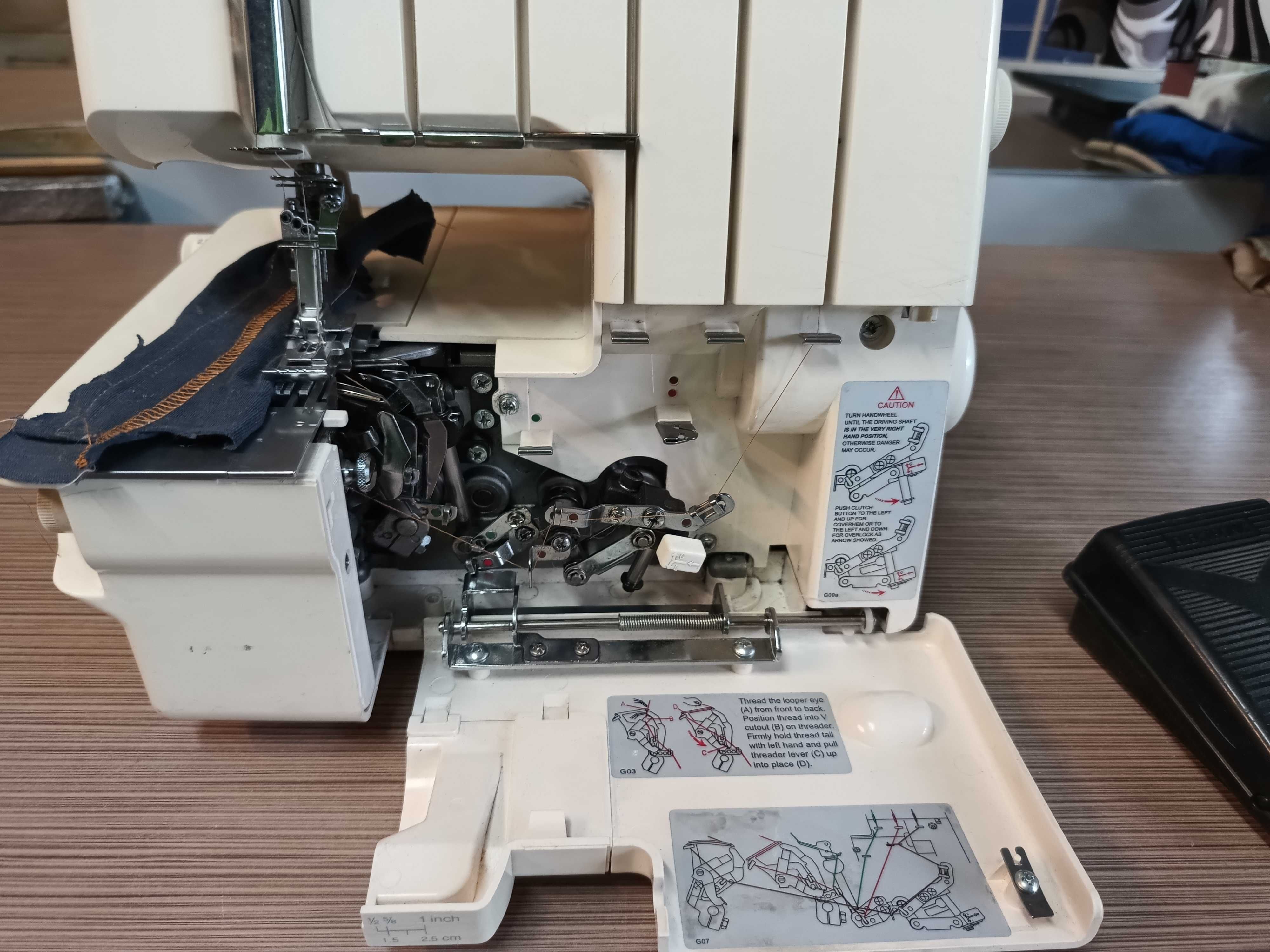 Maszyna do szycia Coverlock Merrylock 689 overlock renderka