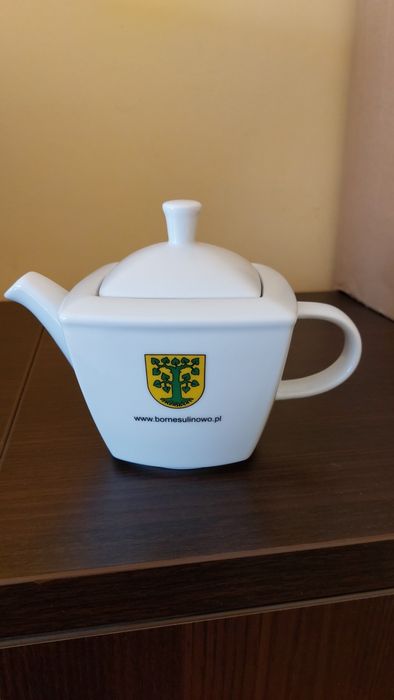 Imbryk do zaparzania herbaty porcelana z herbem  Borno Sulinowo