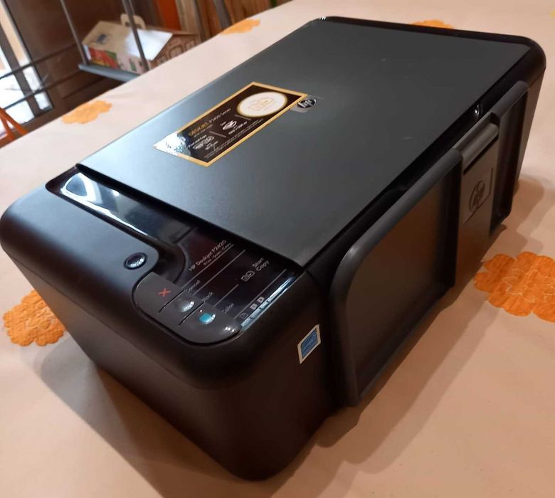 Impressora HP Deskjet F2420 (Imprime, Digitaliza e Copia)