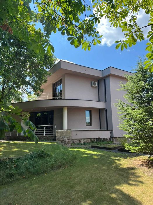 Дом с большим участком у моря в закрытом кооперативе