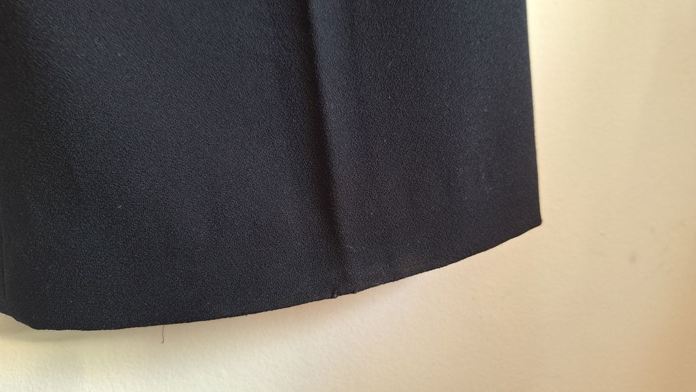 Calças Pretas de Corte Fluído ZARA

Tamanho S

Usadas umas 5 vezes

Al