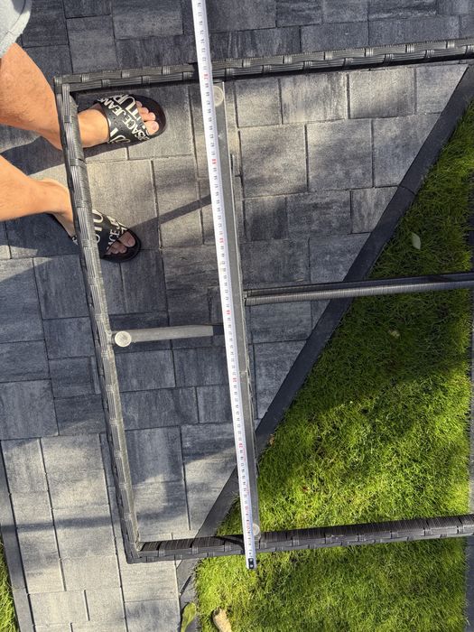 Stół ogrodowy bez szkła.