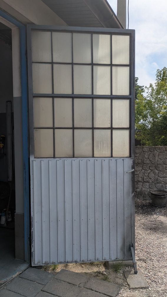 Drzwi garażowe brama garażowa solidne. 297x271