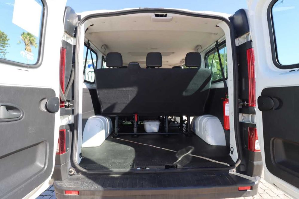 Carrinha 9 lugares Renault Trafic