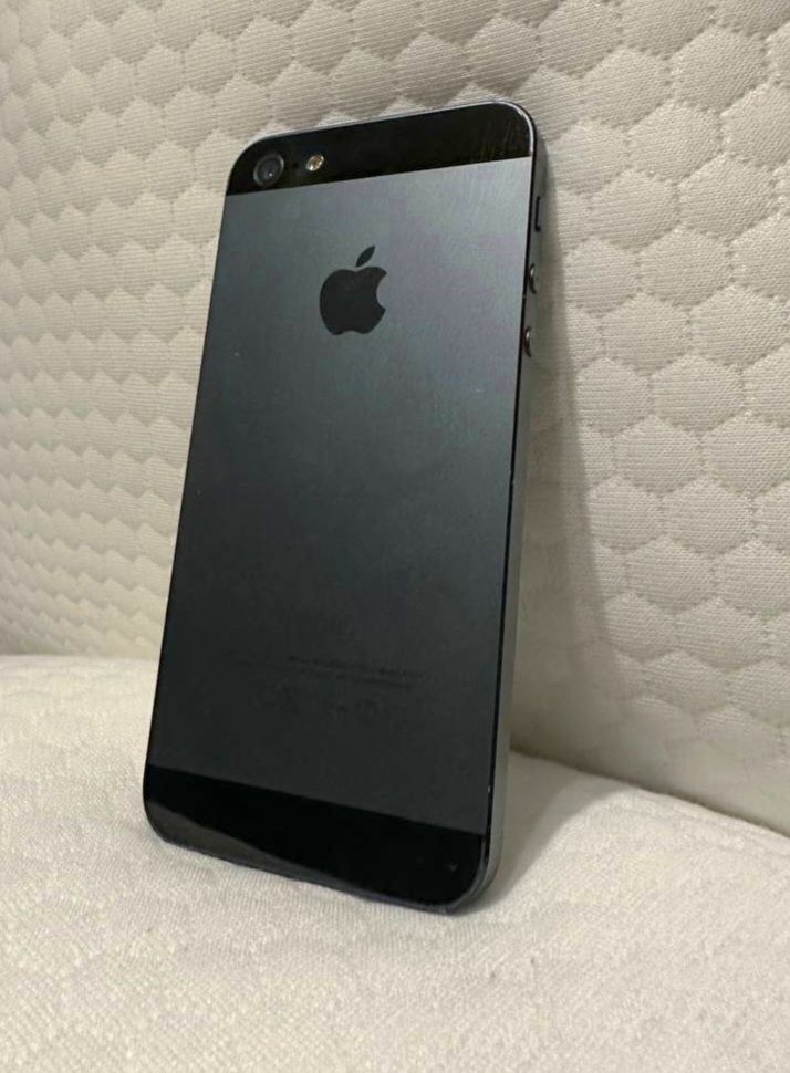 Apple iPhone 5 16gb (Black and Slate)