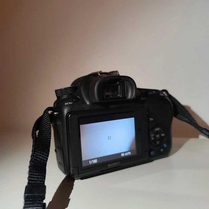 (Reservado) Sony Alpha SLT-A58 DSLR + 18-55mm Lens Kit + Bag + Extras