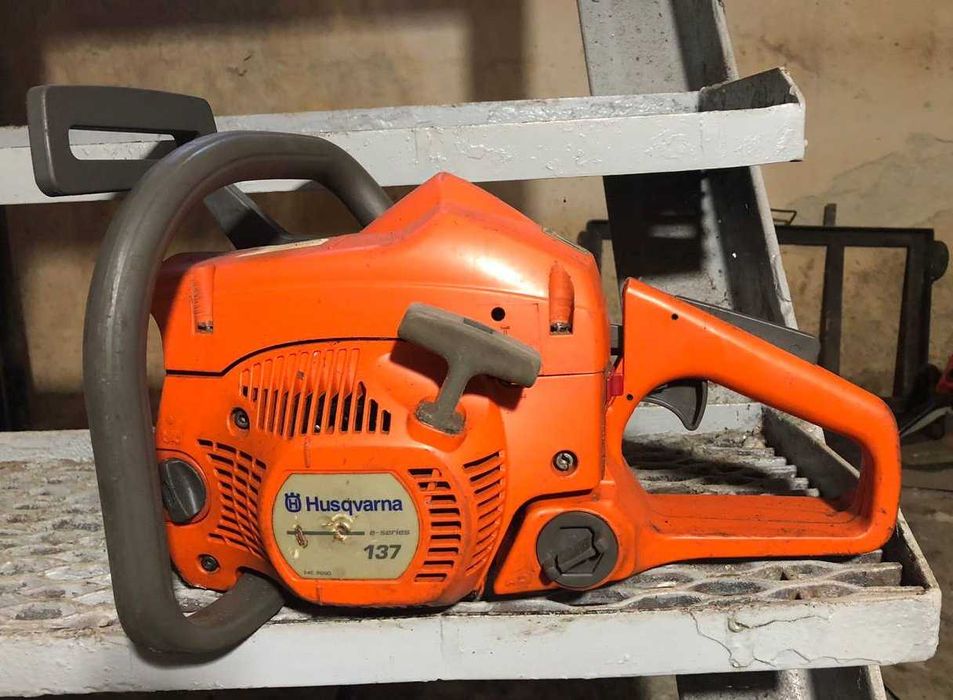 Продаю бензопилу "Husqvarna" 137