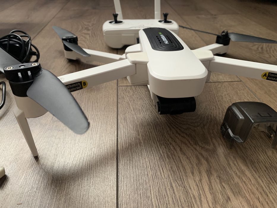 Квадрокоптер Hubsan zino