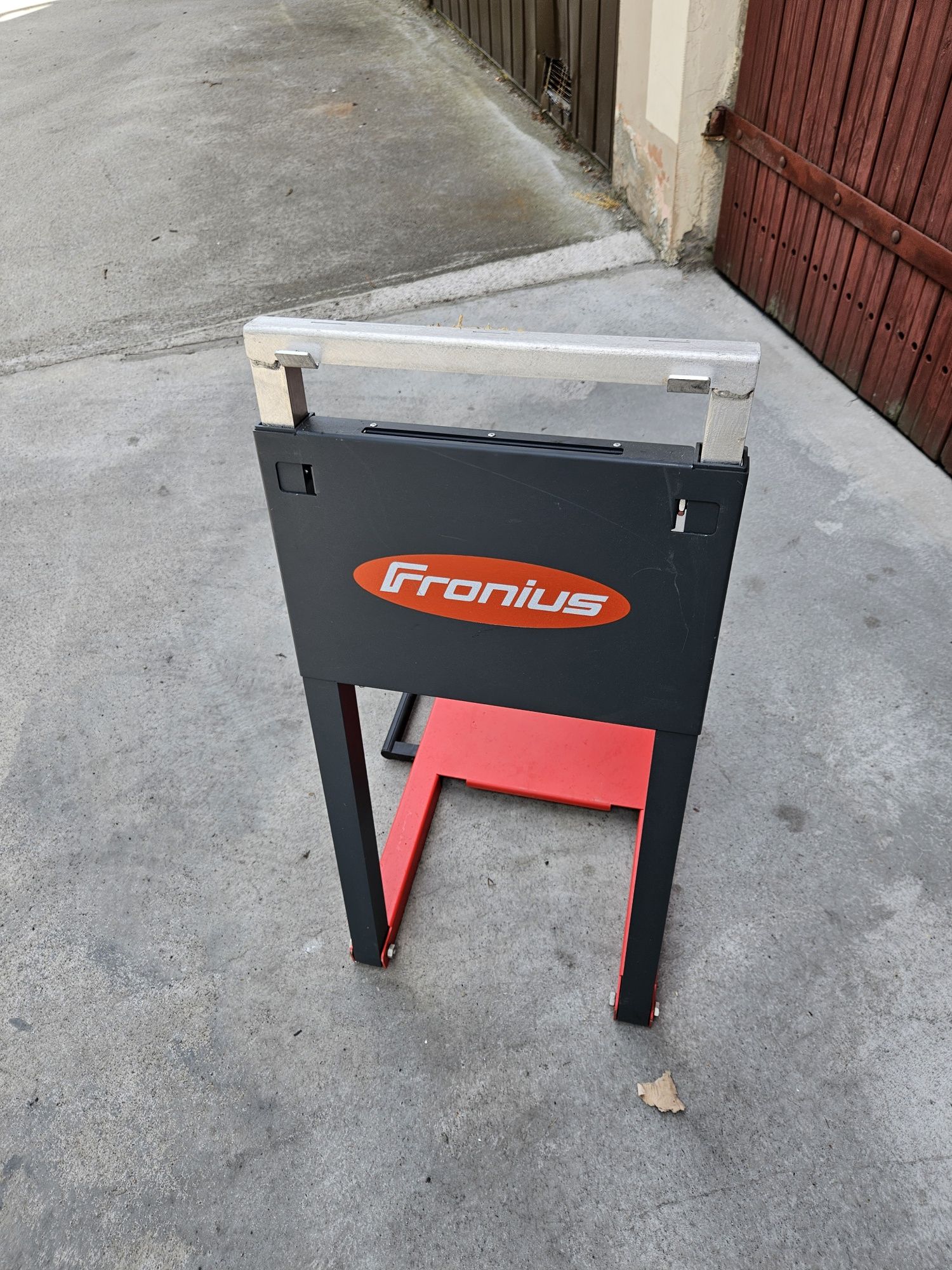 Stojak na falownik Fronus– PRODUCT STAND SYMO/PRIMO