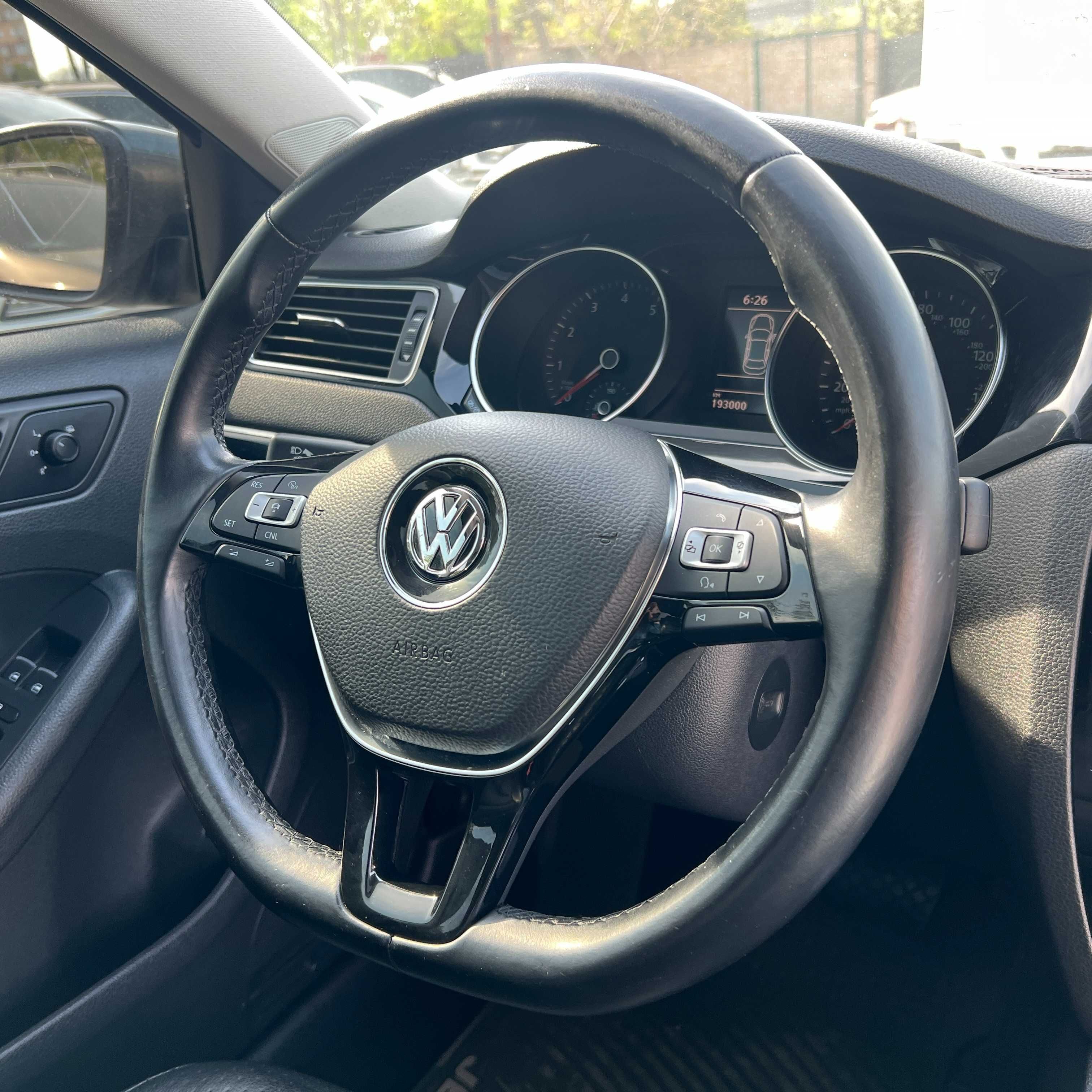 Продам Volkswagen Jetta 2015 рік можлива розстрочка,кредит!