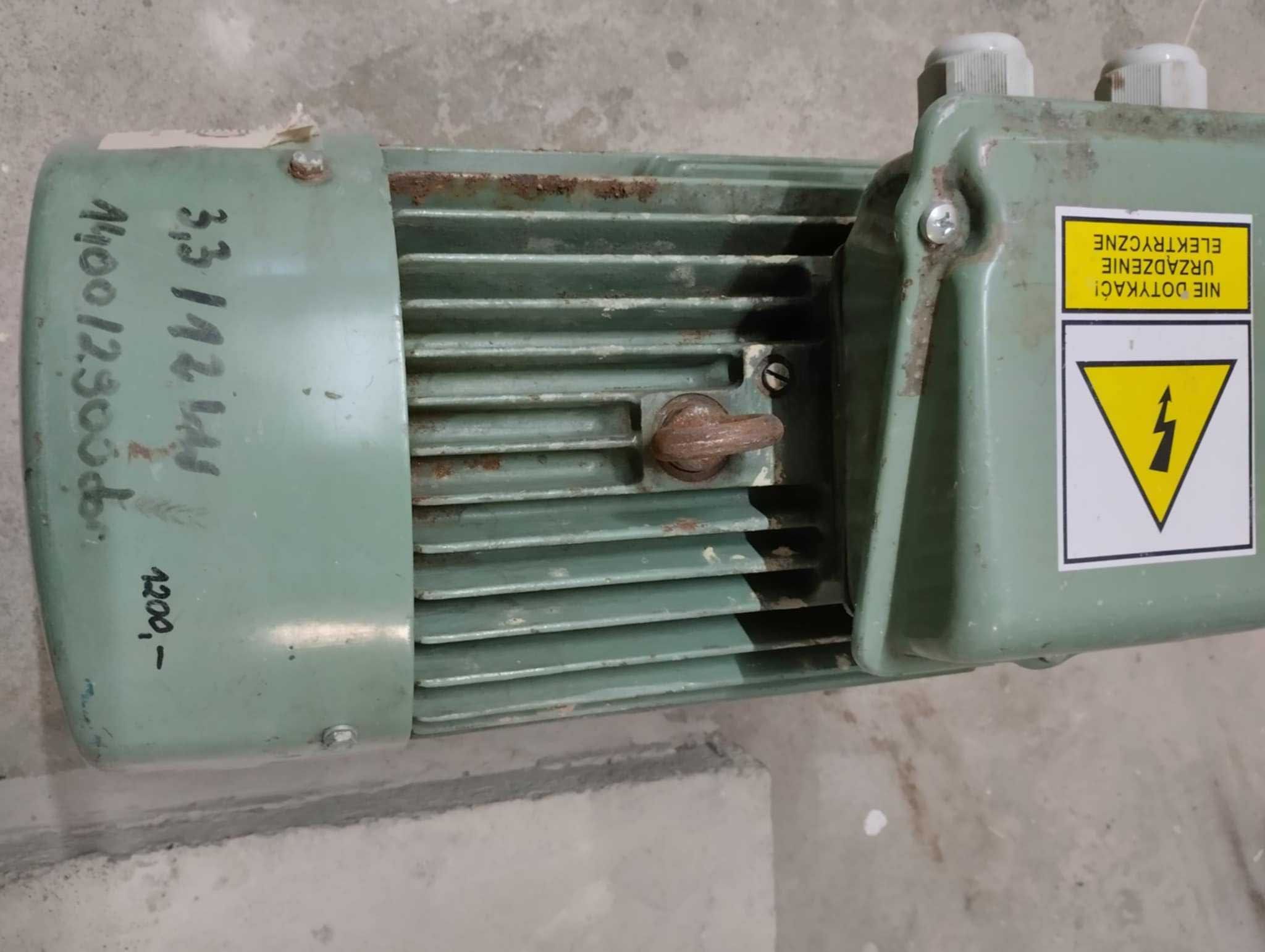 Silnik elektryczny dwubiegowy