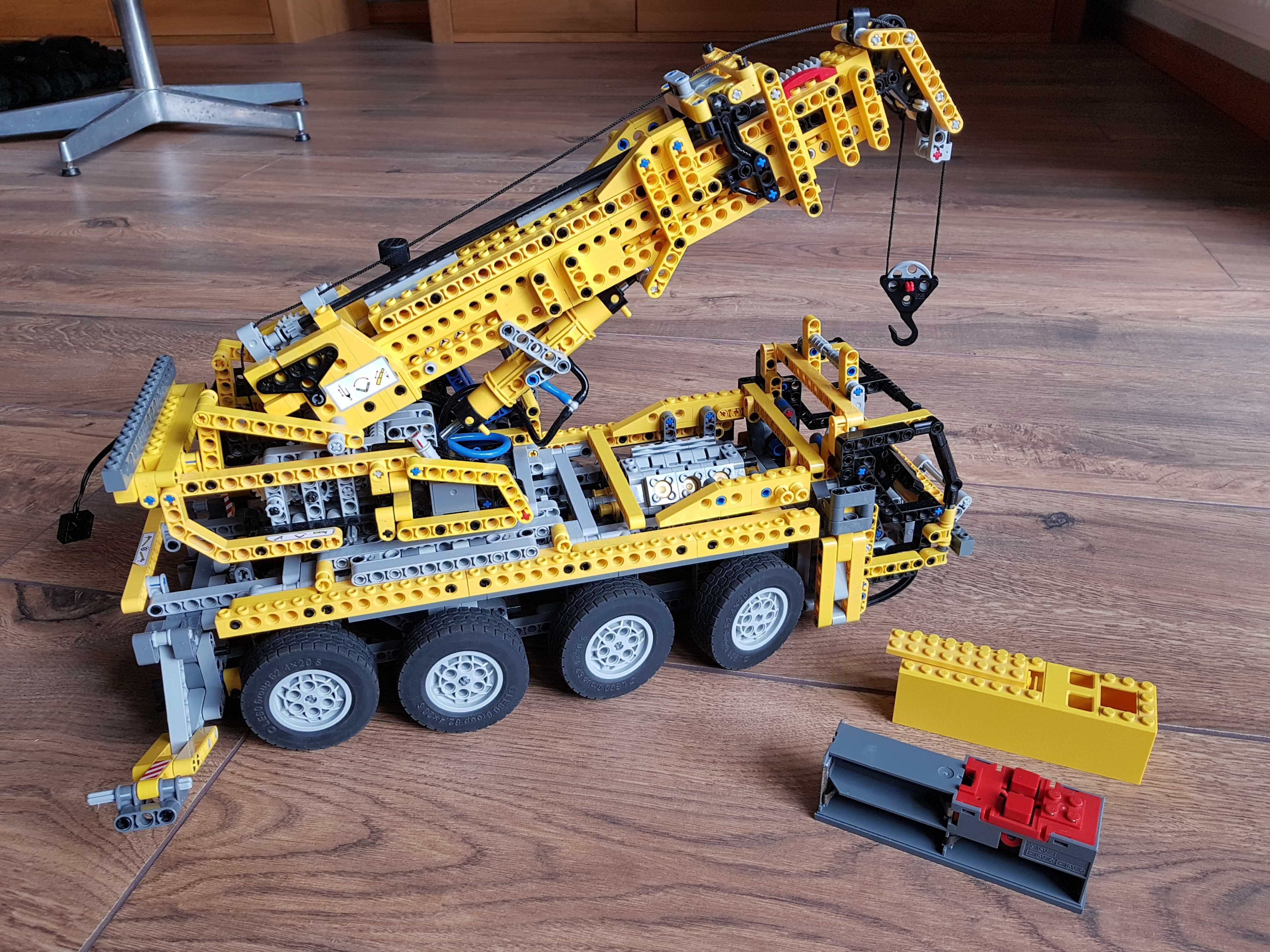LEGO technic 8421 - Dźwig Żuraw