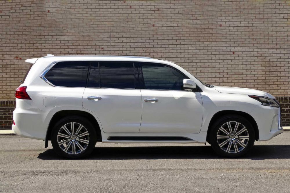 Lexus LX 570      2016