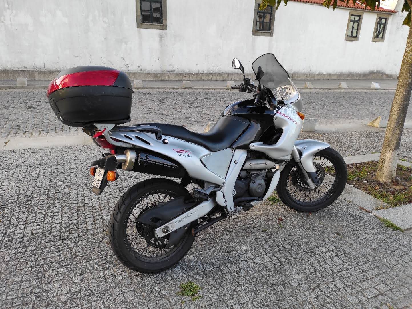 Aprilia pégaso 650cc avariada ler