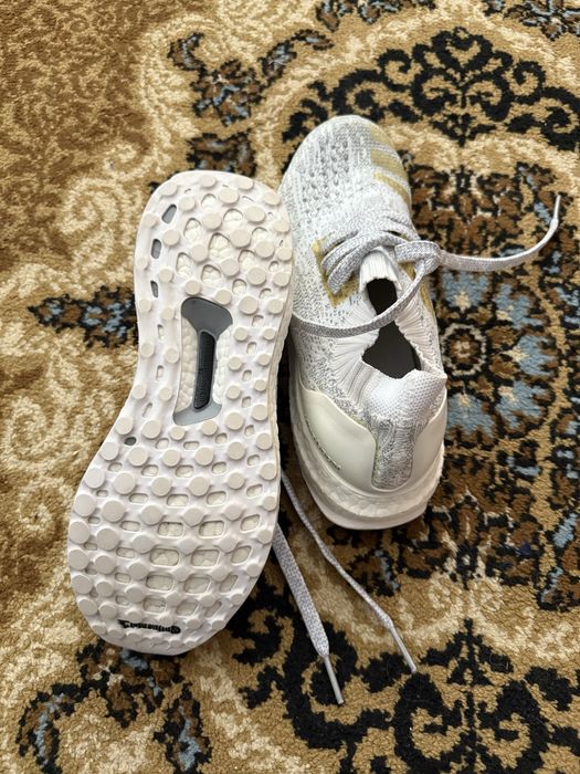 Коосівки жіночі Adidas UltraBoost, 38, ідеальний стан